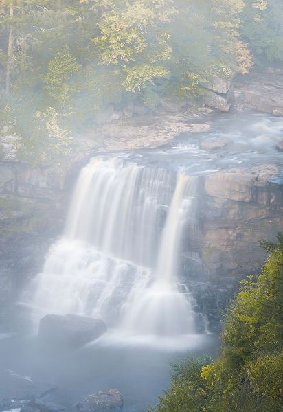Jaynes Gallery 아티스트의 USA-West Virginia-Davis Overview of waterfall in Blackwater State Park작품입니다.